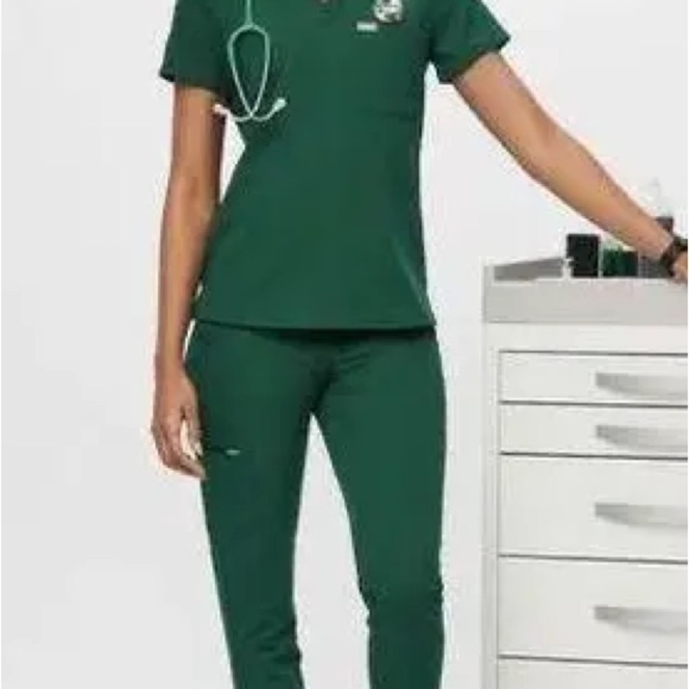 FIGS hunter green Scrub Set